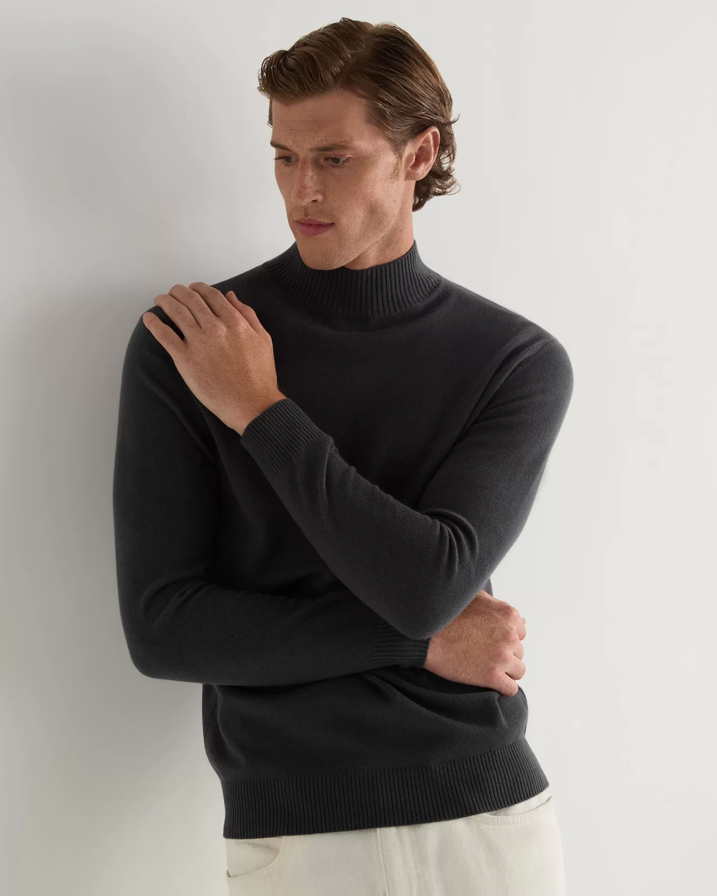 N.Peal Men's Mayfair Turtle Neck Cashmere Sweater* Dark Grey | Classic Cashmere