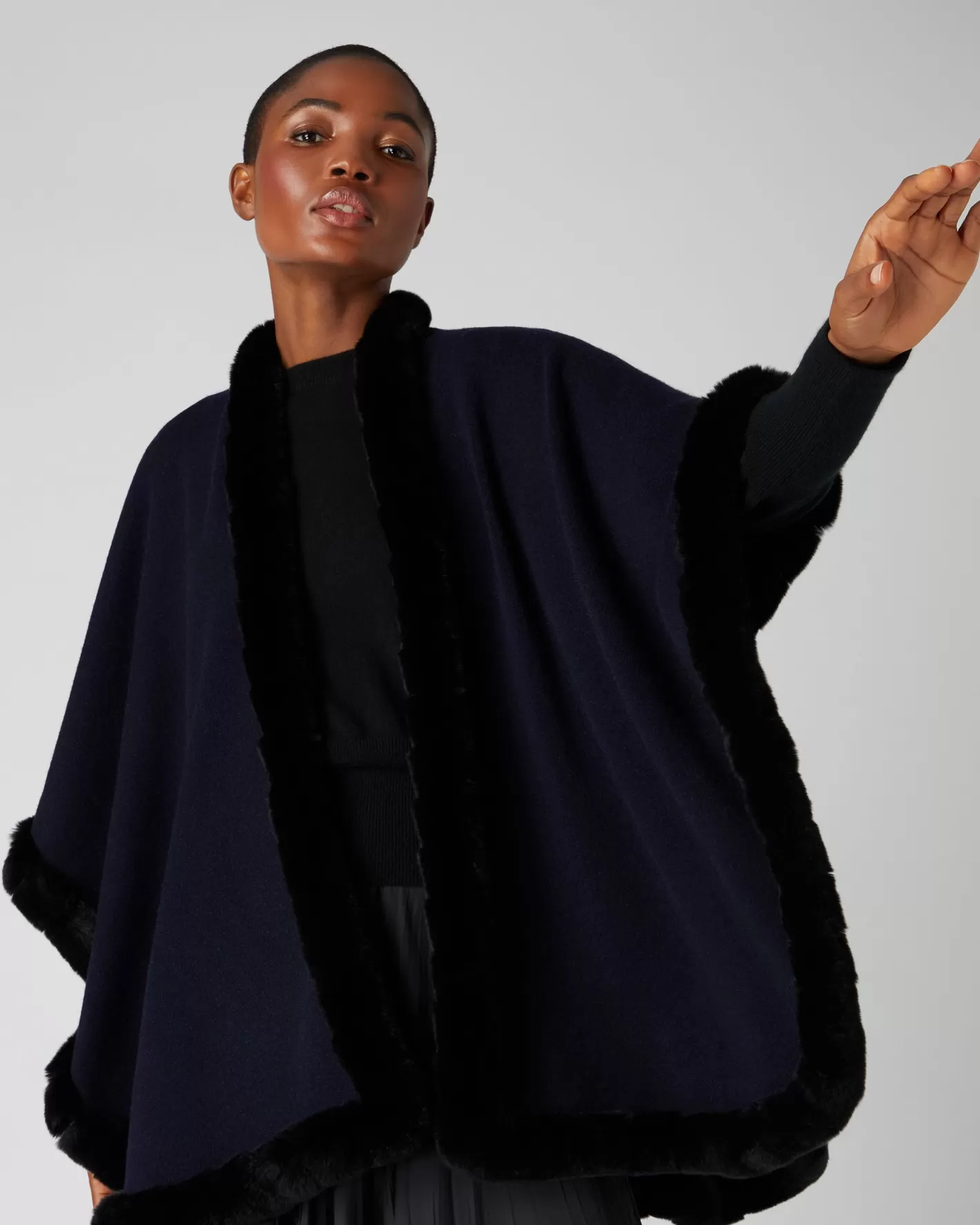 N.Peal Women's Ayla Fur Trim Cashmere Cape*Women Pashminas, Wraps & Shawls | Navy