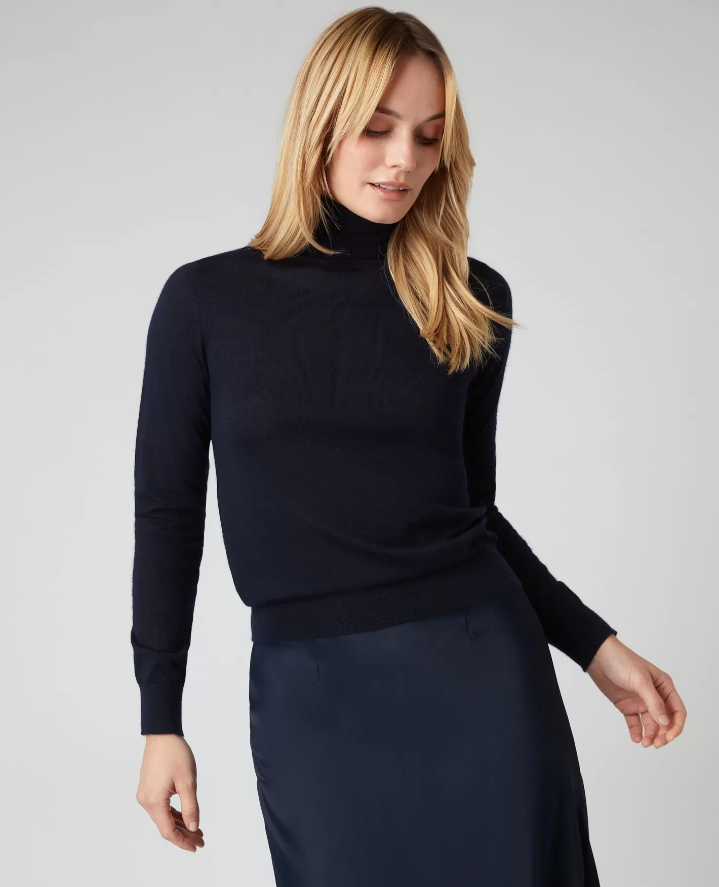 N.Peal Women's Margot Superfine Cashmere Turtle Neck Sweater*Women Navy | Blue