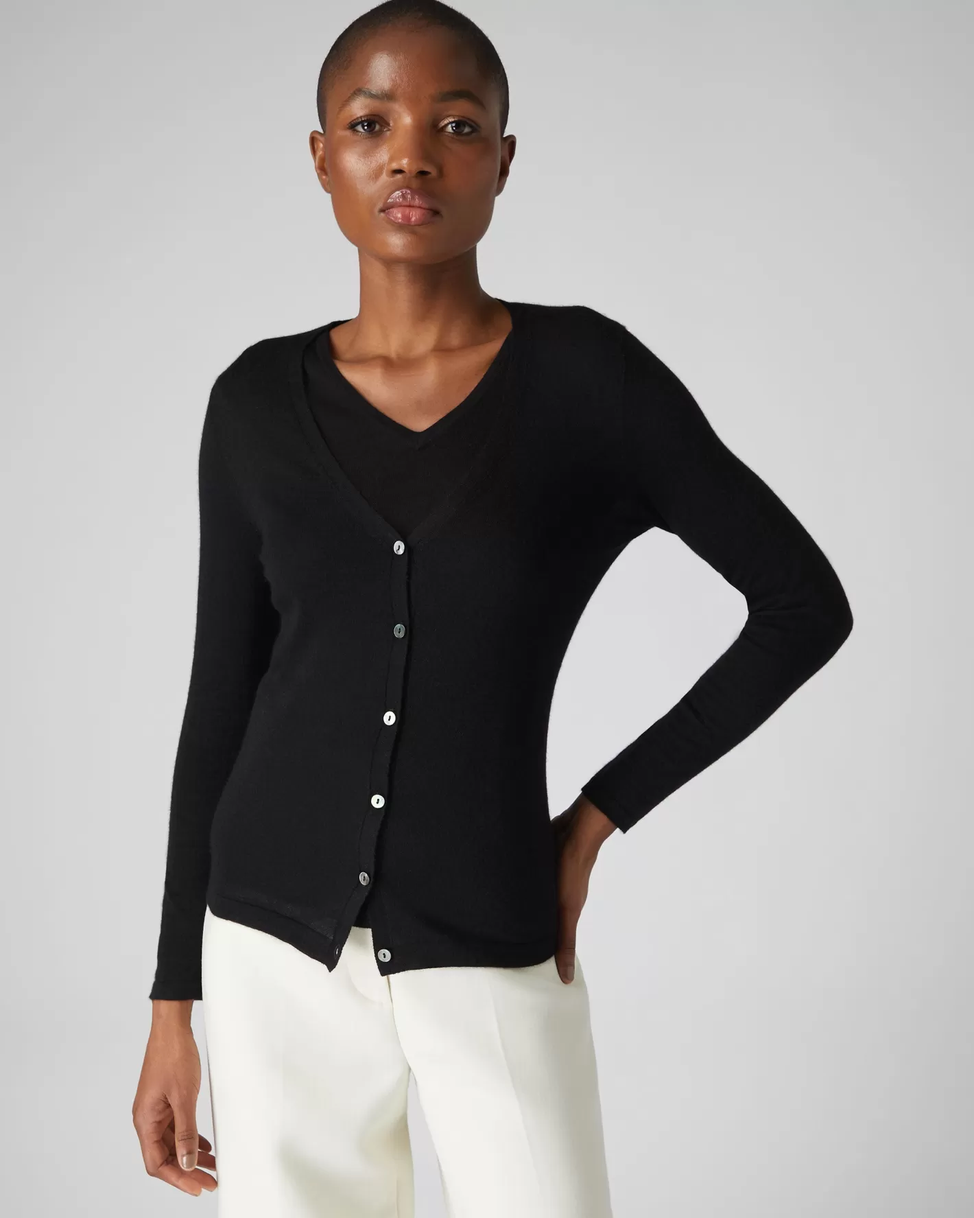 N.Peal Women's Mia Superfine Cashmere V Neck Cardigan*Women Black | Superfine Cashmere